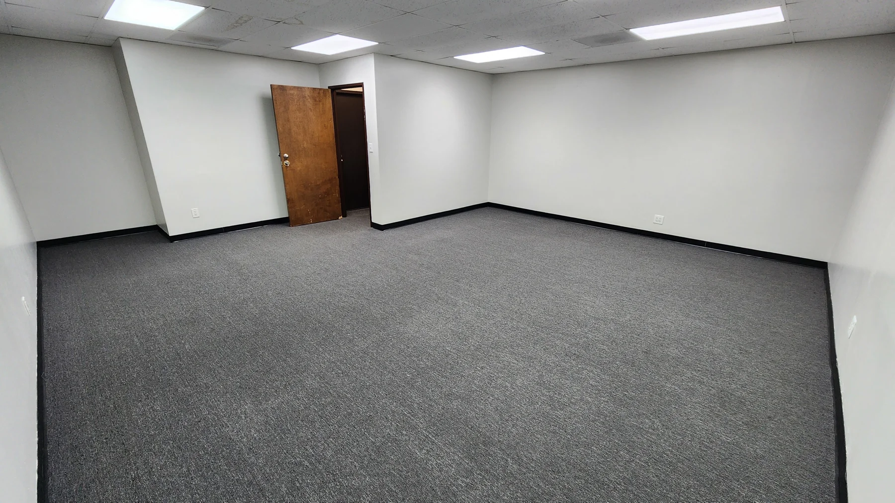 Example 550 square foot rehearsal room at Metroplex Music Complex